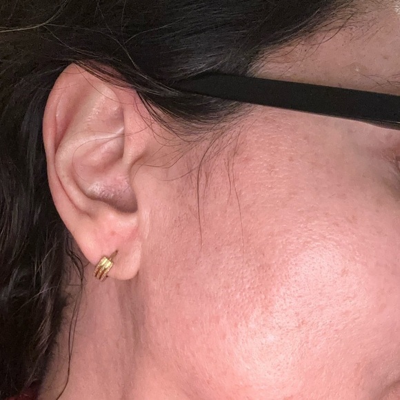 J & Co. NEW gold plated engraved chunky hoop Huggie earring - single - Picture 3 of 11